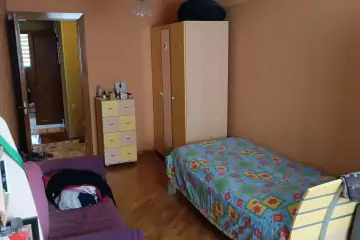 Satılır Köhnə Tikili Elmler Akademiyasıda