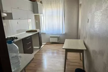 Satılır Yeni Tikili Qurtuluş 93da