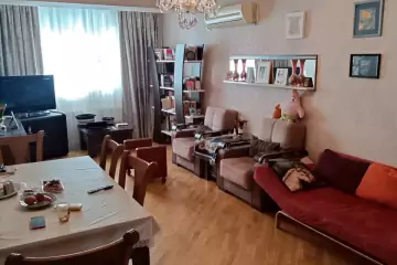 Satılır Köhnə Tikili Elmler Akademiyasıda
