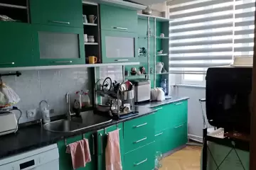 Satılır Köhnə Tikili Elmler Akademiyasıda