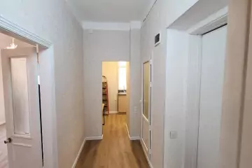 Satılır Köhnə Tikili Axundov Bağında