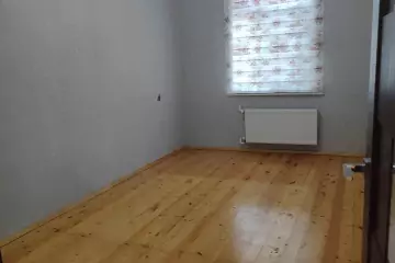 Satılır Həyət Evi Corat Bağlarında