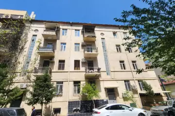 Satılır Köhnə Tikili Axundov Bağında