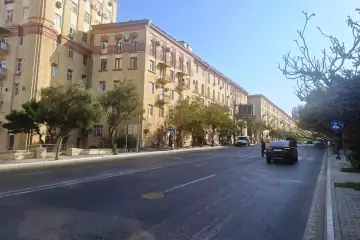 Satılır Ofis Elmler Akademiyasıda 