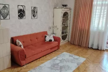 Satılır Köhnə Tikili Gənclik Mallda