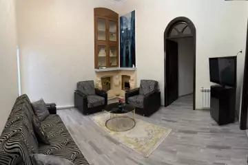 Aylıq Kirayə Köhnə Tikili Mərkəzdə