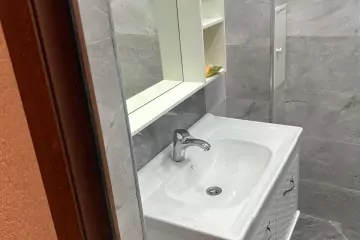 Satılır Köhnə Tikili Elmler Akademiyasıda