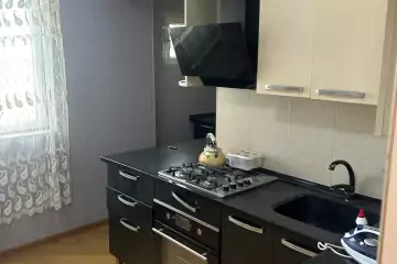 Satılır Köhnə Tikili Elmler Akademiyasıda