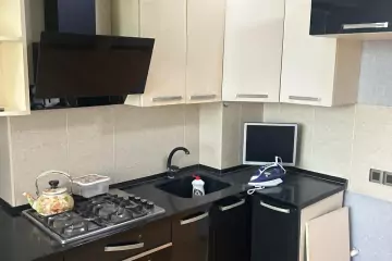 Satılır Köhnə Tikili Elmler Akademiyasıda