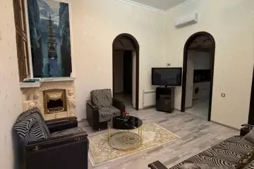 Aylıq Kirayə Köhnə Tikili Mərkəzdə