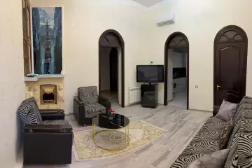 Aylıq Kirayə Köhnə Tikili Mərkəzdə