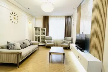 Satılır Yeni Tikili Elmler Akademiyasıda
