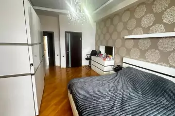 Satılır Yeni Tikili Heydər əliyev Mərkəzində