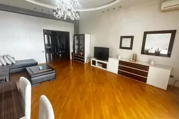 Satılır Yeni Tikili Heydər əliyev Mərkəzində