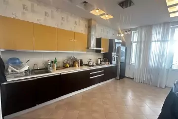 Satılır Yeni Tikili Heydər əliyev Mərkəzində