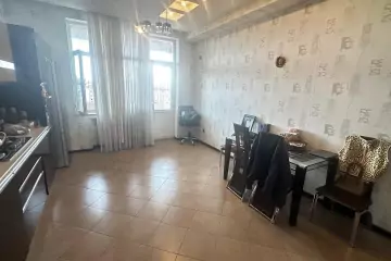 Satılır Yeni Tikili Heydər əliyev Mərkəzində