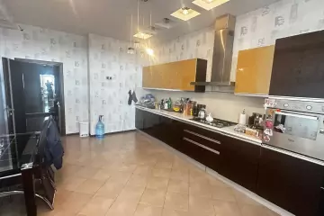 Satılır Yeni Tikili Heydər əliyev Mərkəzində