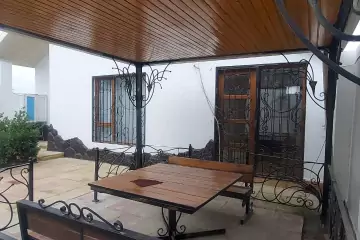 Satılır Həyət Evi Qalada