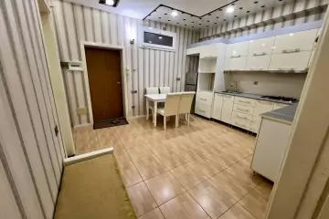 Satılır Yeni Tikili 8-ci Mikrorayonda
