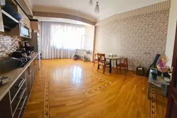 Satılır Yeni Tikili Azərbaycan Dillər Universitetində