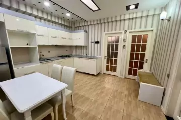 Satılır Yeni Tikili 8-ci Mikrorayonda