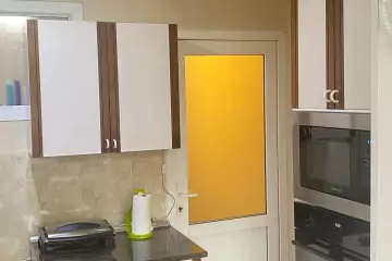 Satılır Köhnə Tikili Ayna Sultanova Heykəlində