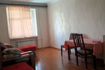 Satılır Köhnə Tikili 8-ci Kilometrdə