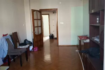 Satılır Köhnə Tikili 8-ci Kilometrdə