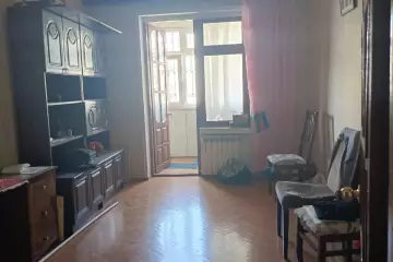 Satılır Köhnə Tikili 8-ci Kilometrdə
