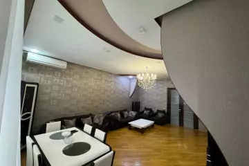 Satılır Yeni Tikili Elmler Akademiyasıda