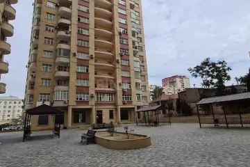 Satılır Yeni Tikili Elmler Akademiyasıda