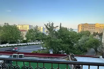 Satılır Köhnə Tikili İçərişəhərdə