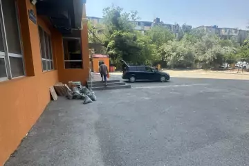 Satılır Yeni Tikili Elmler Akademiyasıda