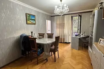 Satılır Köhnə Tikili İçərişəhərdə