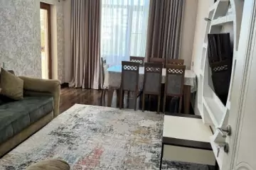 Satılır Yeni Tikili 8-ci Mikrorayonda