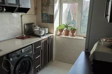 Satılır Köhnə Tikili 8-ci Kilometrdə