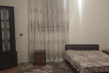 Aylıq Kirayə Köhnə Tikili İçərişəhərdə