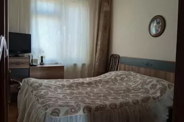 Satılır Köhnə Tikili 8-ci Kilometrdə