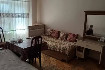 Satılır Köhnə Tikili 8-ci Kilometrdə