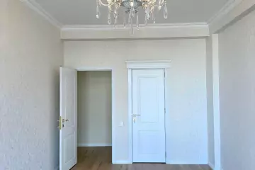 Satılır Yeni Tikili Heydər əliyev Mərkəzində