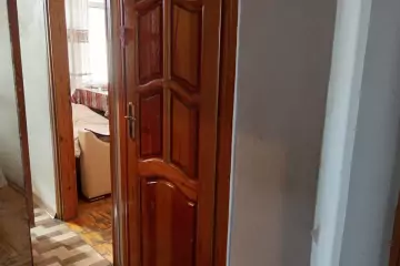 Satılır Köhnə Tikili 8-ci Kilometrdə