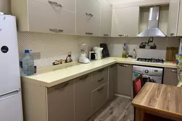 Satılır Köhnə Tikili Elmler Akademiyasıda