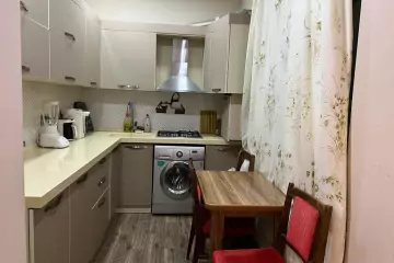 Satılır Köhnə Tikili Elmler Akademiyasıda