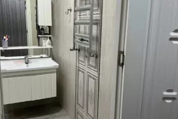 Satılır Köhnə Tikili Elmler Akademiyasıda