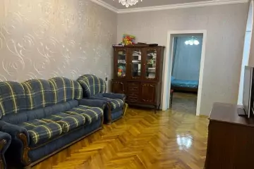 Satılır Köhnə Tikili Elmler Akademiyasıda