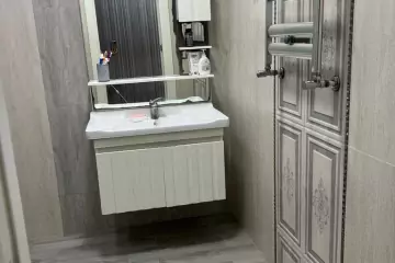 Satılır Köhnə Tikili Elmler Akademiyasıda