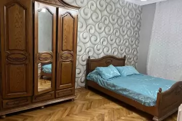 Satılır Köhnə Tikili Elmler Akademiyasıda