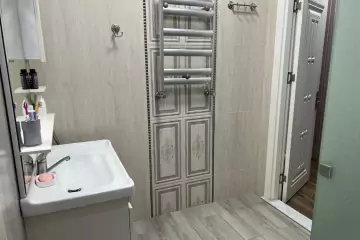 Satılır Köhnə Tikili Elmler Akademiyasıda