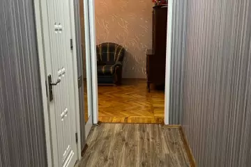 Satılır Köhnə Tikili Elmler Akademiyasıda