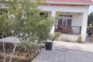 Satılır Həyət Evi Buzovnada